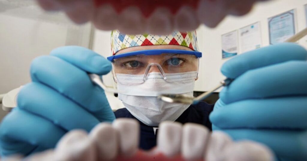 Possible risks of dental implants