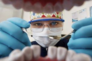 Possible risks of dental implants